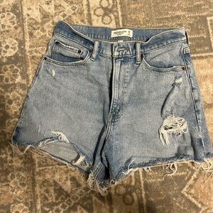Abercrombie curve love mom shorts